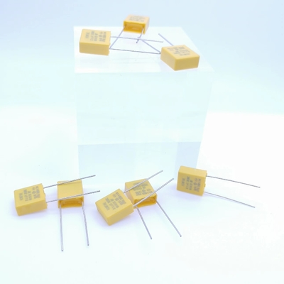 Colore giallo resistente e capacitivo del condensatore 0.1UF 310V P7.5MM di limitazione della pressione
